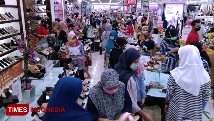 Suasana keramaian di CSB Mall Cirebon. (FOTO: Muhamad Jupri/TIMES Indonesia)