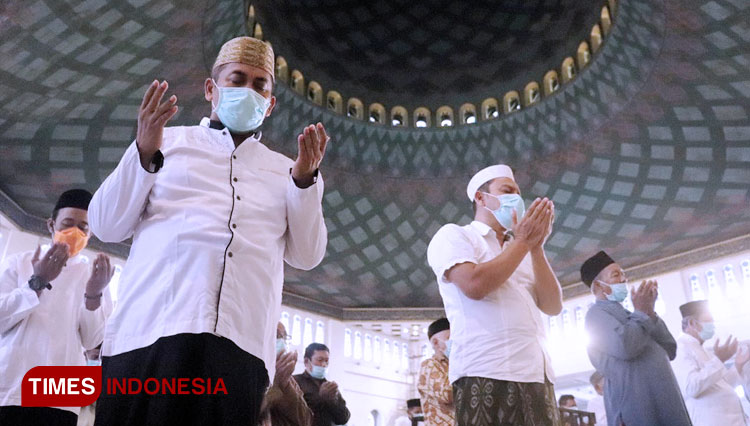 Masjid-Nasional-Al-Akbar-Surabaya-2.jpg