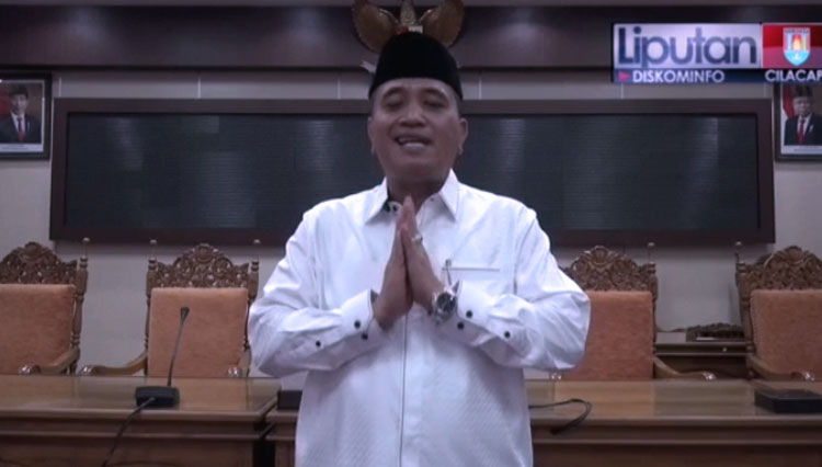 Ketua DPRD Kabupaten Cilacap saat menyampaikan ucapan Selamat Idul Fitri. (Foto: Diskominfo Cilacap)