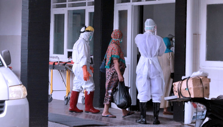 Pasien Covid 19 mulai menempati Rumah Sakit Kilisuci. (foto: Protokol dan Komunikasi Pimpinan Sekretariat Daerah Kota Kediri)