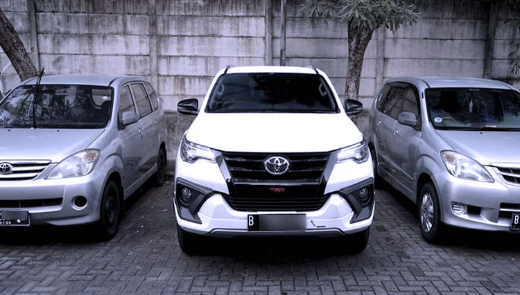 Libur Lebaran, Pengemudi Pemula Bisa Coba Tips Parkir Mobil Ini