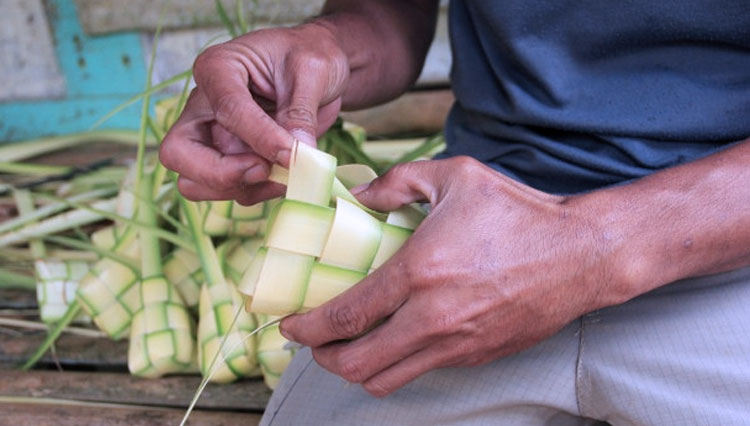 Bikin Ketupat Anti Gagal, Ini Tips Agar Ketupatmu Enak dan Pulen