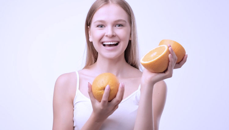 Makan jeruk dipercaya dapat membantu mengurangi kecanduan rokok (FOTO: Koldunov/Shutterstock)