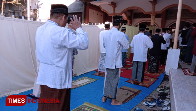 Suasana Shalat Id di Masjid Aswaja, Tlogomas, Kota Malang. (Foto: Naufal Ardiansyah/TIMES Indonesia)