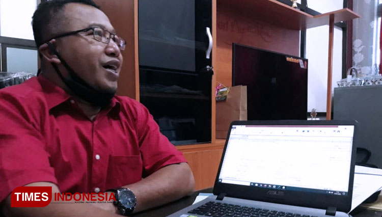 Kabag ULP Barang dan Jasa Pemkab Ngawi Mamiek Subagyo.  (Foto: Ardian Febri TH/TIMES Indonesia)  