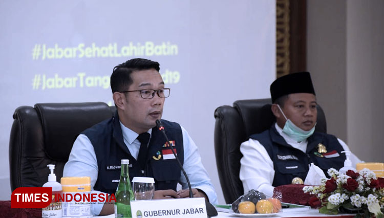 Gubernur Jabar Ridwan Kamil saat memimpin rapat Gugus Tugas Percepatan Penanggulangan Covid-19 Jabar di Mapolda Jabar, Kota Bandung, Rabu (27/5/20). (Foto: Humas Jabar for TIMES Indonesia)