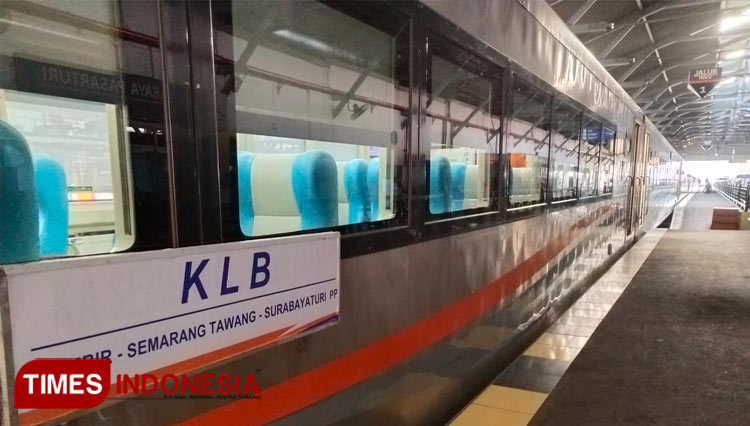 Proses pemberangkatan penumpang dari Stasiun Pasar Turi, Surabaya (Foto : dok KAI untuk TI)