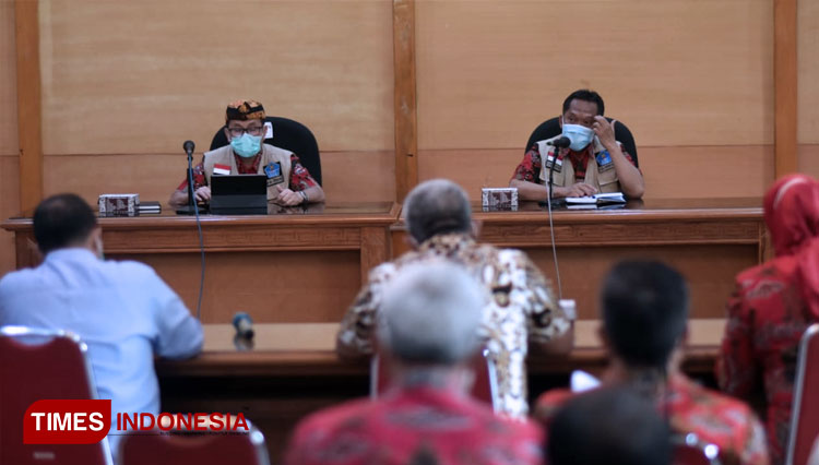 Bupati Cirebon, Imron Rosyadi Saat Menggelar Rapat Bersama Forkopimda (FOTO: Devteo MP / TIMES Indonesia)