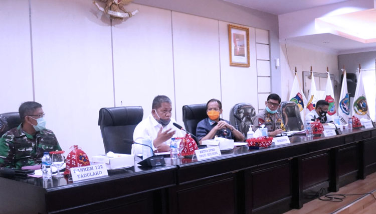 Wakil Ketua III DPRD Sulteng Muharram Nurdin (kedua dari sebelah kiri) saat rapat bersama Forkopimda Sulteng di ruang Polibu Kantor Gubernur Sulteng. (Foto : Zainal for Times Indonesia)  