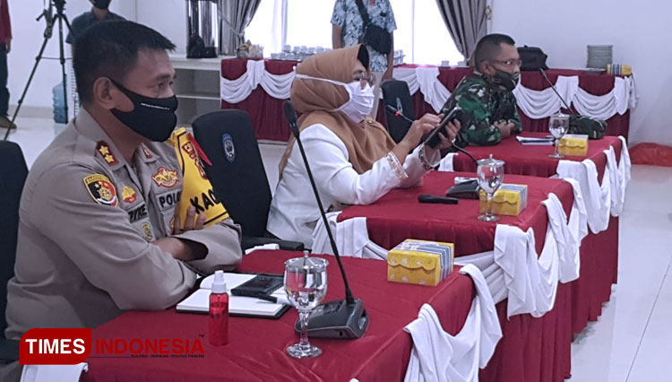 Wali kota Bontang, Neni moerniaeni bersama forkopimda saat memimpin rakor bersama OPD dan kemenag kemarin Kamis,28/05/2020 ( Foto: Kusnadi/TIMES Indonesia)