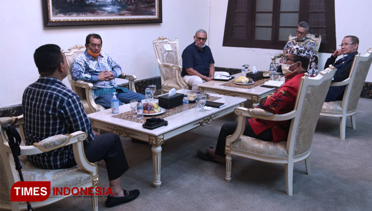 Rapat koordinasi yang dihadiri oleh lima kepala daerah di wilayah Cirebon Raya. (FOTO: Humas Pemkot Cirebon for TIMES Indonesia)