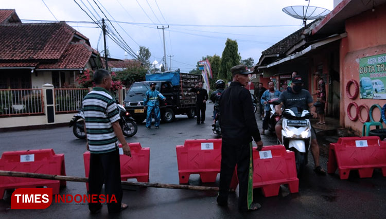 Penerapan PSBB di Kuningan (FOTO: Oon Mujahidin/TIMES Indonesia)