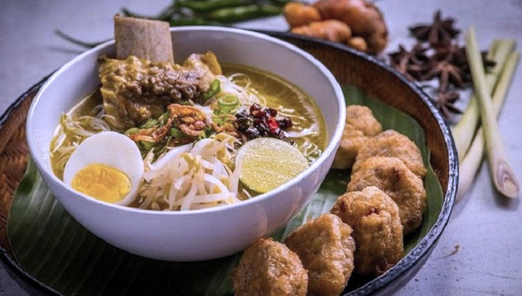 The tasty and savory Indonesian chicken soup look. (FOTO: Njajan.com)