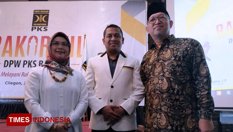 Petinggi PKS bersama bakal kandidat Siti Nur Azizah. (Foto: DC for TIMES Indonesia)