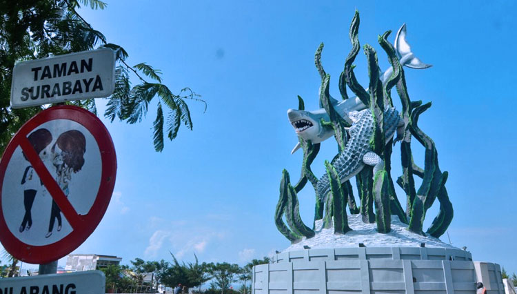 Monumen patung Suro dan Boyo di wilayah Taman Surabaya. (Foto: Dok. TIMES Indonesia) 