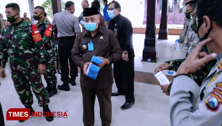 Bupati Malang, Drs HM Sanusi MM saat sosialisasi Perbup Malang terkait New Normal. (Foto: Binar Gumilang/TIMES Indonesia)
