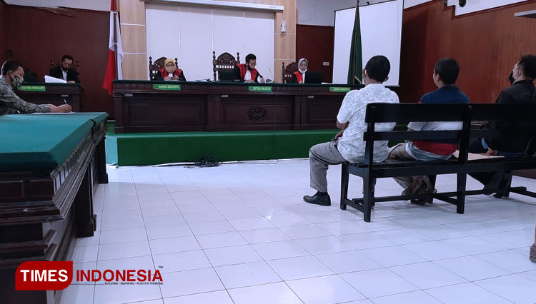 Perwakilan 27 user perumahan Citra Garden dan Premiun Regency saat menjadi saksi di sidang Pengadilan Negeri Sidoarjo (FOTO: Rudy/TIMES Indonesia)
