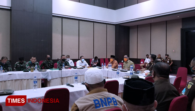 Suasana rapat Forkopimda Malut di Posko Covid-19 Sahid Bela Ternate, Selasa (2/6/2920. (Foto: Wahyudi Yahya/TIMES Indonesia)