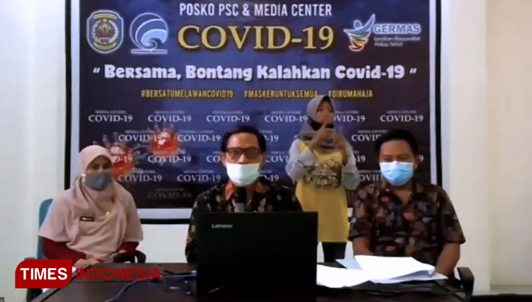 Kepala Dinas Kesehatan Bontang, dr Bahauddin saat melakukan video conference (Foto: Fajri/TIMES Indonesia)