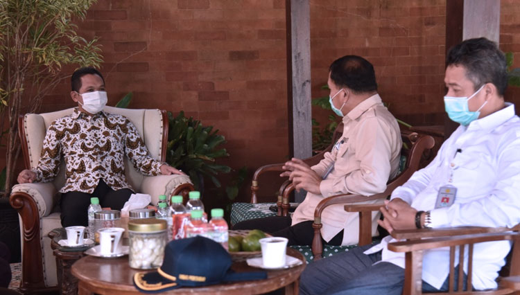 Bupati Lumajang, Thoriqul Haq saat menjamu jajaran Direktorat Jendral Tanaman Pangan di Pendapa Arya Wiraraja Lumajang (Foto: Diskominfo Lumajang For TIMES Indonesia) 