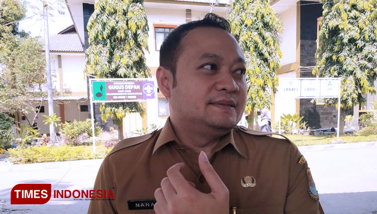 Jubir Gugus Tugas Covid-19 Kabupaten Cirebon, Nanan Abdul Manan. (Foto: Devteo MP/TIMES Indonesia)