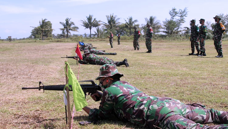 Salah satu prajurit Kodim 0703 Cilacap dalam membidik sasaran di Latbakjatri. (Foto: Pendim for TIMES Indonesia)