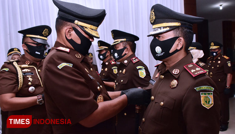 Kajati Jawa Barat, saat memimpin Sertijab Kajari Majalengka, Dede Sutisna. (FOTO: dok Kejari Majalengka for TIMES Indonesia)
