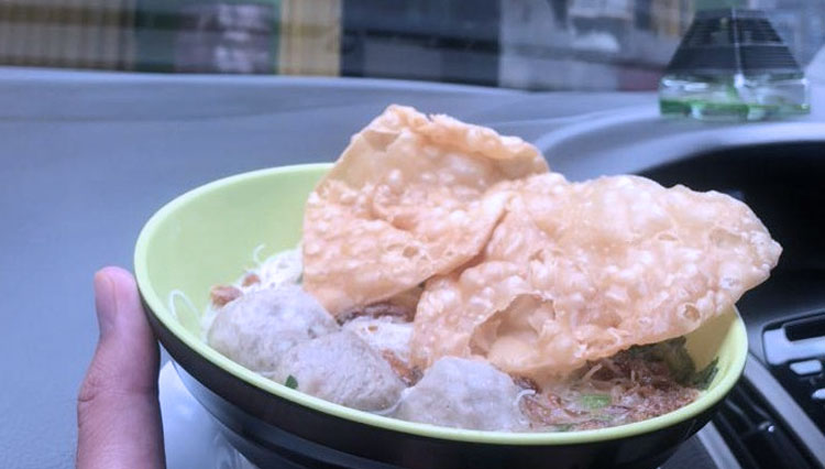 makan di mobil menjadi tren saat new normal (FOTO: Twitter @sgt_pb)