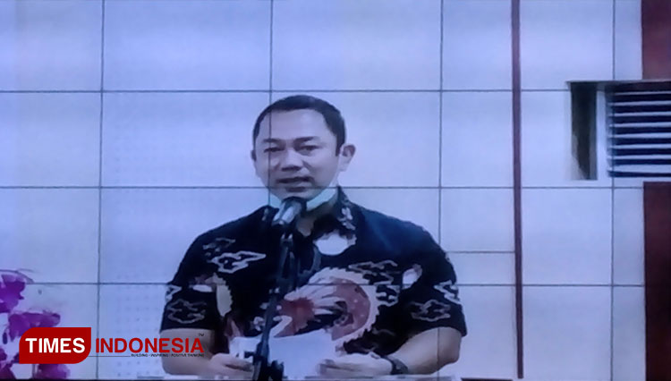 Wali Kota Semarang, Hendrar Prihadi, dalam sebuah acara virtual di situation room balaikota Semarang. (FOTO: Mushonifin/TIMES Indonesia)