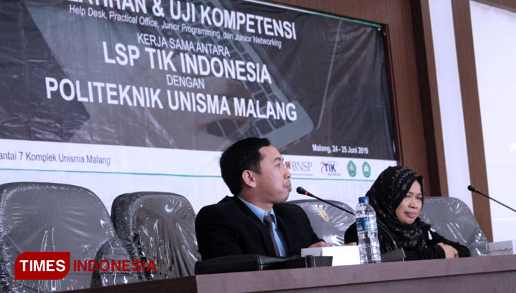 Pembukaan dan Pelaksanaan Uji Kompetensi Profesi Bidang TIK, serta contoh sertifikat yang dikeluarkan BNSP. (FOTO: AJP TIMES Indonesia)