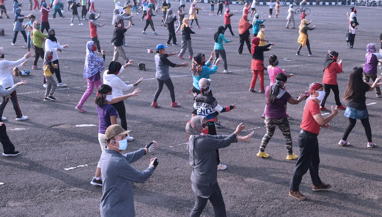 Masyarakat Banyumas antusias berolahraga di GOR Satria Purwokerto. (Foto: Parsito For TIMES Indonesia)