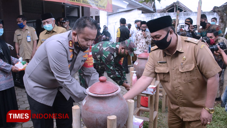 Kapolres Malang Apresiasi Penanganan Virus Covid-19 di Desa Kuwolu