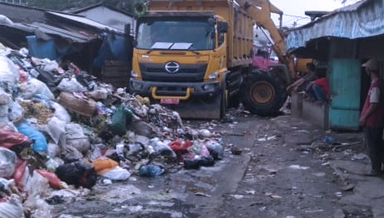 Seminggu 8 Kali, Truk Angkut Sampah TPS Pasar Majalaya