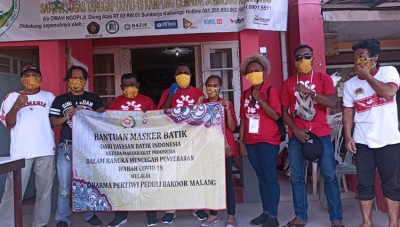 Peduli Kampung Tangguh, Ibu Panglima TNI Bantu Masker Batik untuk Warga di Malang