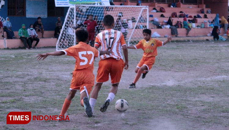 Sepakbola usia dini. (FOTO: Sutrisno/TIMES Indonesia)