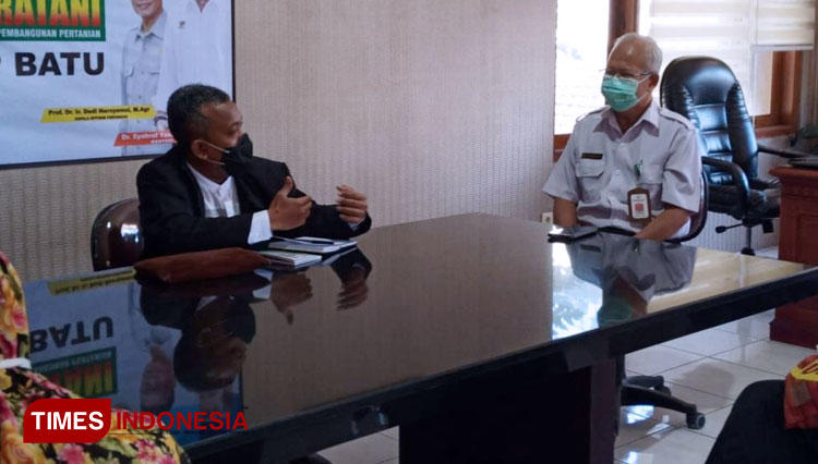Kegiatan pendampingan BBPP-BATU ke peternak sapi perah. (FOTO: AJP TIMES Indonesia)