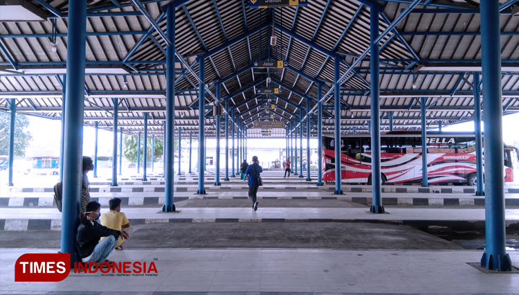 Suasana di Terminal Harjamukti Cirebon. (FOTO: Muhamad Jupri/TIMES Indonesia)