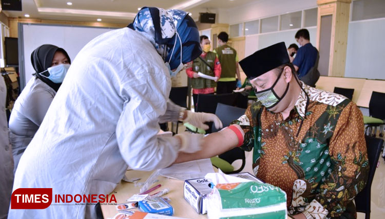 Sejumlah Pimpinan di lingkungan Unisma Malang mengikuti Uji Rapid Test. (FOTO: AJP TIMES Indonesia)