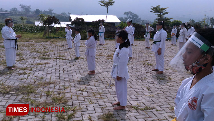 karateka-b.jpg