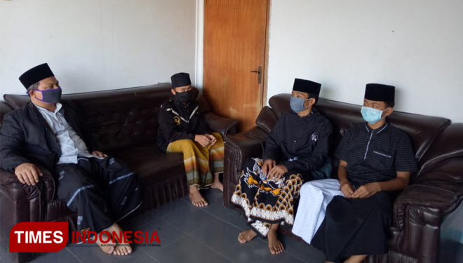 Pimpinan beserta pengurus dan santri Ponpes Shobarul Yaqien, Majalengka. (Foto: dok Ponpes Shobarul Yaqien for TIMES Indonesia)