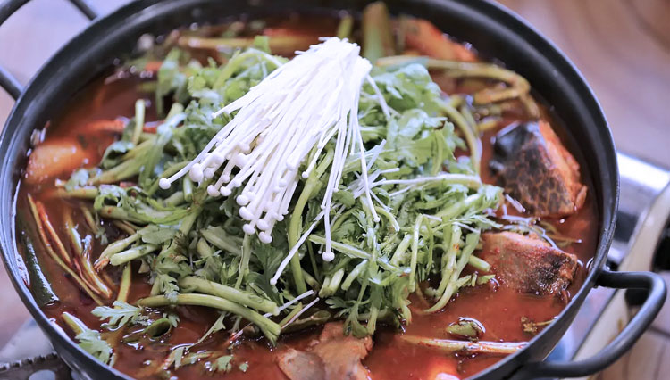Tips Membuat Sundubu Jjigae, Olahan Jamur Enoki Khas Korea Selatan