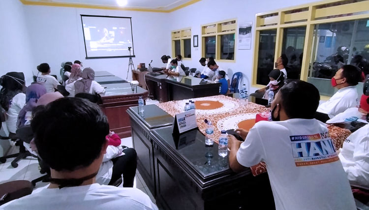 Suasana nobar di kantor BNN Kabupaten Malang secara virtual konser Slank. (FOTO: BNN Kabupaten Malang for TIMES Indonesia)