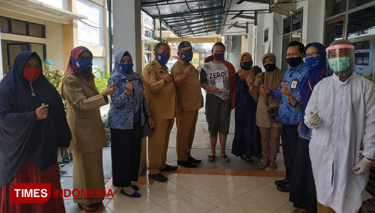 Para petugas kesehatan siap melayani KB di wilayah Jawa Timur di Hari Keluarga Nasional (Foto : BKKBN for TIMES Indonesia)