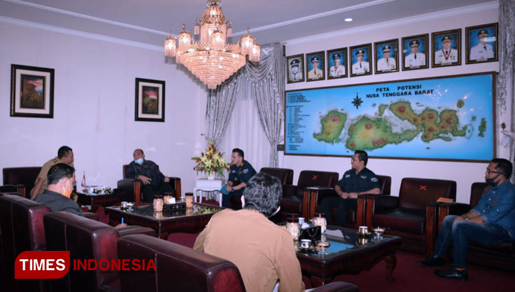 Gubernur NTB Zulkieflimansyah saat menerima kunjungan silaturahim Lombok Institute of Flight Technology (LIFT), Senin (29/6/2020). (Foto: Humas Pemprov NTB for TIMES Indonesia)