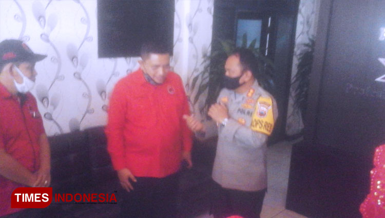 Pengurus DPC PDI Perjuangan Cilacap saat diterima Kapolres Cilacap. (FOTO: Estanto Prima Yuniarto/TIMES Indonesia)