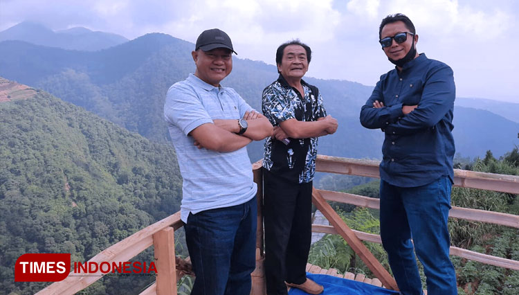 Bupati Banjarnegara Budhi Sarwono kunjungi 'Tol Kayangan' Batang - Dieng. (FOTO: Diskominfo/TIMES Indonesia)