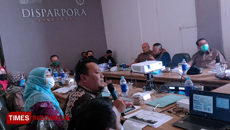 Anggota Komisi III DPRD Bondowoso saat kunker ke Disparpora, untuk memastikan kesiapan wisata di Bumi Ki Ronggo era new normal, yang rencananya akan dibuka pertengahan Juli  (FOTO: Moh Bahri/TIMES Indonesia).