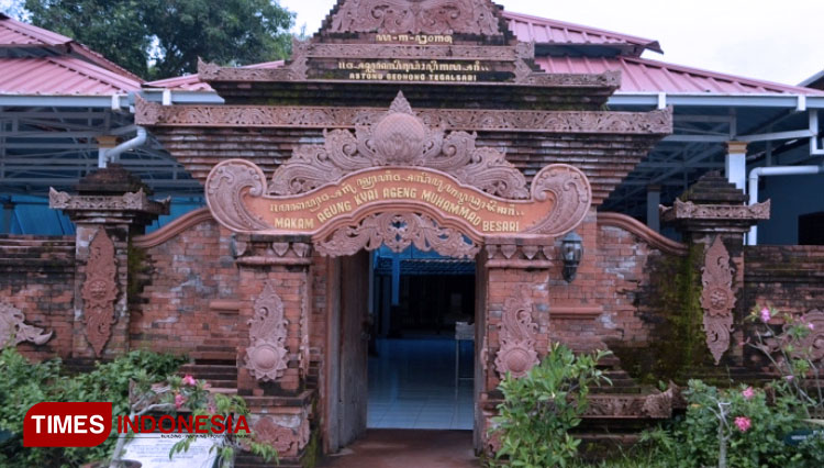 Makam Kiai Muhammad Besari, masjid Tegalsari dan dalem Agung salah satu wisata religi di Ponorogo. (foto: Marhaban/TIMES Indonesia)