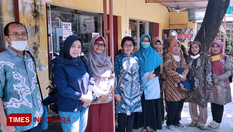 Sejumlah tim pengabdi dari UNS dan UPY saat melakukan kegiatan pengabdian masyarakat di wilayah Wijirejo, Pandak, Bantul. (FOTO: Fitri Susilowati for TIMES Indonesia)