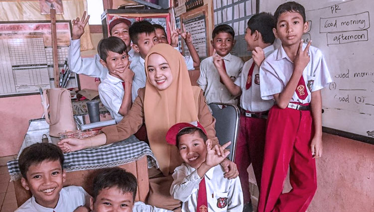 Viral Guru Cantik Medan Ini Buat Siswa Sd Rela Kehilangan Jam Istirahat Times Indonesia